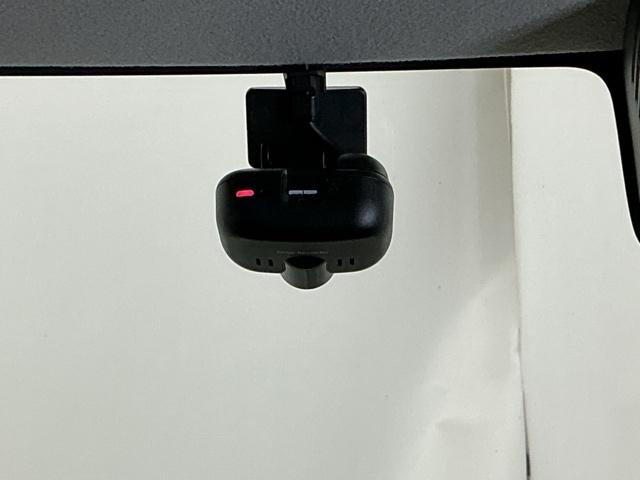 スペーシアカスタム ハイブリッドＸＳ　ドラレコ　ナビ　Ｒカメラ　ブルートゥース　Ｗ電動ドア　クリアランスソナ　スマートキー・プッシュスタート　地デジチューナー　ＤＶＤプレーヤー　ＶＳＡ　シ－トヒ－タ－　助手席エアバッグ　運転席エアバッグ（13枚目）