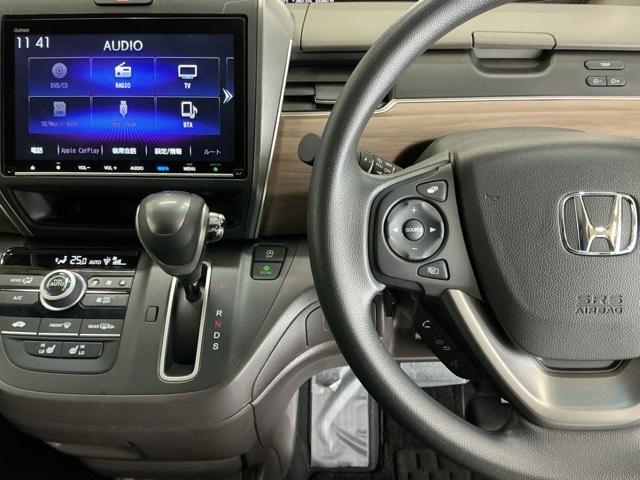 フリード Ｇ・ホンダセンシング　ドラレコ　ナビ　Ｒカメラ　ブルートゥース　スマートキーＰスタート　ＵＳＢ入力　盗難防止システム　横滑防止装置　ＬＥＤランプ　記録簿　リアカメ　クルコン　Ｄレコ　パワーウインド　ウォークスルー　エアコン（3枚目）