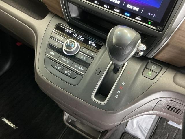 フリード Ｇ・ホンダセンシング　ドラレコ　ナビ　Ｒカメラ　ブルートゥース　スマートキーＰスタート　ＵＳＢ入力　盗難防止システム　横滑防止装置　ＬＥＤランプ　記録簿　リアカメ　クルコン　Ｄレコ　パワーウインド　ウォークスルー　エアコン（17枚目）