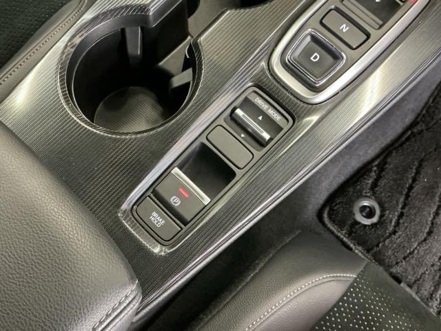 �p�[�L���O�u���[�L�̓X�}�[�g�ȓd�q���䎮�ƍ��킹�ďa�؎����Ƀu���[�L�y�_�����瑫�𗣂��Ă���ԏ�Ԃ�ێ����Ă����I�[�g�u���[�L�z�[���h�@�\�ŉ^�]���y�ɂȂ�܂��B�X�^�[�g�̓A�N�Z���y�_���𓥂ނ���