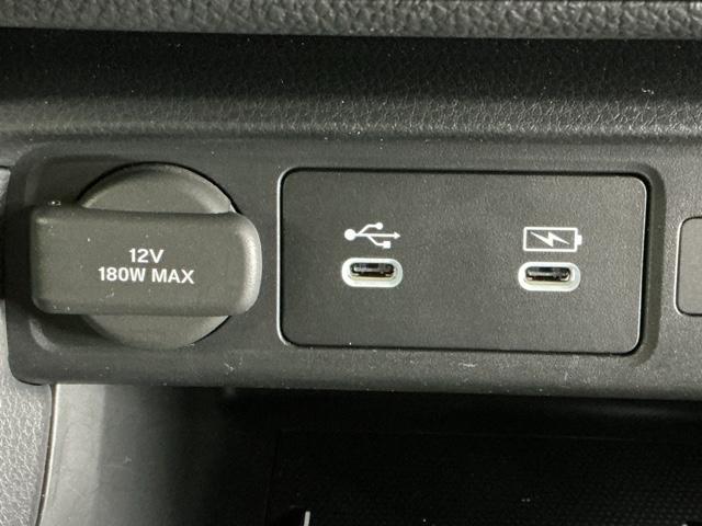 �t�r�a���͒[�q���Ă܂��B�t�r�a��������ڑ����ĉ��y�t�@�C���A�摜�t�@�C���A����t�@�C���Ȃǂ��i�r��ʂŊy���߂܂��@���ꕔ�̃f�B�X�v���C�I�[�f�B�I�A�b�c�`���[�i�[�̏ꍇ�͉��y�t�@�C���݂̂ƂȂ�܂�