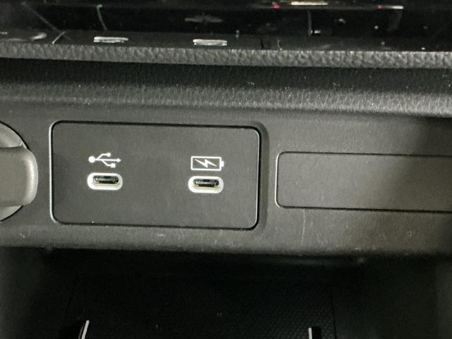 �i�s�������|�b�q�R�`�r�j�t�r�a�`���[�W���[���ځB�X�}�[�g�t�H���Ȃǂ̏[�d�ɂƂ��Ă��֗��ł�