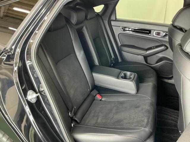 �t���b�g�ȏ��ƕG���⓪��X�y�[�X�ȂǏ\���ȍL��������܂�