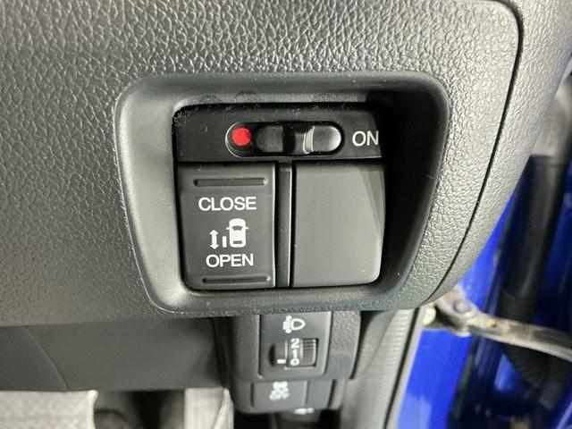 Ｎ－ＢＯＸ ２トーンカラースタイルＧ・Ｌパッケージ　Ｒカメラ　ＣＤ　ＥＴＣ　ワンセグ　アルミホイール　左右エアバック　Ｓキー　横滑り防止装置付　記録簿　パワーウィンドウ　盗難防止装置　パワーステアリング　ＩＳＴＯＰ　ベンチＳ　ＡＢＳ　エアコン（22枚目）