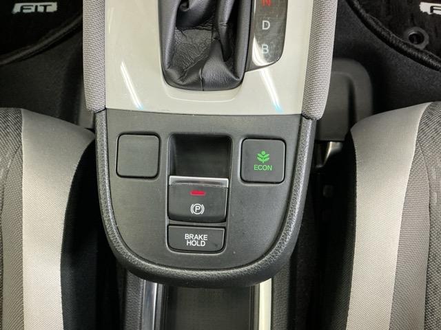 フィット ｅ：ＨＥＶクロスター　ドラレコ　ナビ　Ｒカメラ　ブルートゥース　インテリキー　キーフリー　ＬＥＤヘットライト　イモビライザー　サイドカーテンエアバック　Ｃソナー　クルコン　パワーウインドウ　エアコン　ＵＳＢ　記録簿　ＥＴＣ（17枚目）