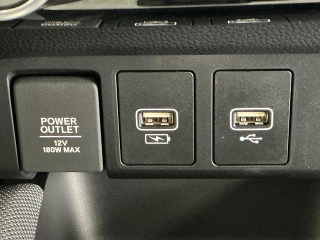 フィット ｅ：ＨＥＶクロスター　ドラレコ　ナビ　Ｒカメラ　ブルートゥース　インテリキー　キーフリー　ＬＥＤヘットライト　イモビライザー　サイドカーテンエアバック　Ｃソナー　クルコン　パワーウインドウ　エアコン　ＵＳＢ　記録簿　ＥＴＣ（21枚目）