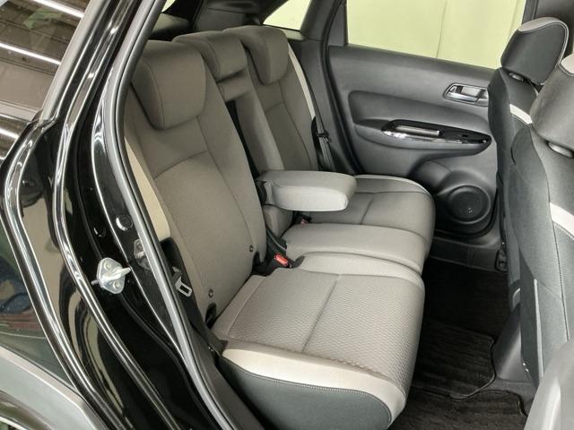 フィット ｅ：ＨＥＶクロスター　ドラレコ　ナビ　Ｒカメラ　ブルートゥース　インテリキー　キーフリー　ＬＥＤヘットライト　イモビライザー　サイドカーテンエアバック　Ｃソナー　クルコン　パワーウインドウ　エアコン　ＵＳＢ　記録簿　ＥＴＣ（25枚目）