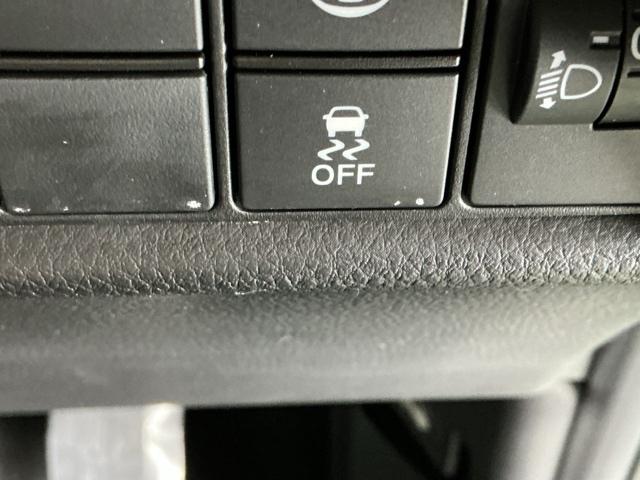 フィット ｅ：ＨＥＶクロスター　ドラレコ　ナビ　Ｒカメラ　ブルートゥース　インテリキー　キーフリー　ＬＥＤヘットライト　イモビライザー　サイドカーテンエアバック　Ｃソナー　クルコン　パワーウインドウ　エアコン　ＵＳＢ　記録簿　ＥＴＣ（28枚目）