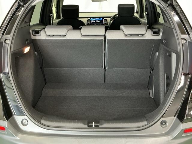 フィット ｅ：ＨＥＶクロスター　ドラレコ　ナビ　Ｒカメラ　ブルートゥース　インテリキー　キーフリー　ＬＥＤヘットライト　イモビライザー　サイドカーテンエアバック　Ｃソナー　クルコン　パワーウインドウ　エアコン　ＵＳＢ　記録簿　ＥＴＣ（30枚目）