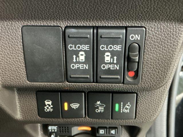 フリード Ｇ・ホンダセンシング　ドラレコ　ナビ　Ｒカメラ　後席モニター　Ｗ電動ドア　キーフリ　スマートキーシステム　イモビ　ＵＳＢポート　カラーバックモニター　横滑防止装置　ＬＥＤランプ　整備点検記録簿　エアコン　クルコン　ＳＲＳ（28枚目）