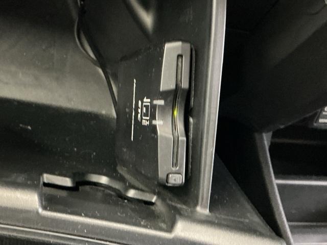 フィット Ｇ　Ｒカメラ　ＣＤ　ＥＴＣ　運転席／助手席エアバッグ　キーレスエントリーキー　ダブルエアバッグ　リアカメラ　メンテナンスノート　盗難防止システム　マニュアルエアコン　パワーステアリング　ＡＢＳ（13枚目）