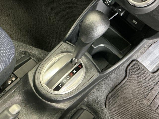 フィット Ｇ　Ｒカメラ　ＣＤ　ＥＴＣ　運転席／助手席エアバッグ　キーレスエントリーキー　ダブルエアバッグ　リアカメラ　メンテナンスノート　盗難防止システム　マニュアルエアコン　パワーステアリング　ＡＢＳ（15枚目）