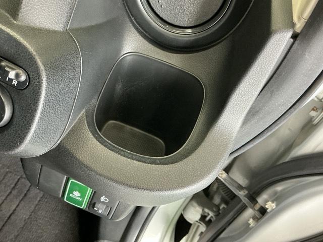 フィット Ｇ　Ｒカメラ　ＣＤ　ＥＴＣ　運転席／助手席エアバッグ　キーレスエントリーキー　ダブルエアバッグ　リアカメラ　メンテナンスノート　盗難防止システム　マニュアルエアコン　パワーステアリング　ＡＢＳ（16枚目）