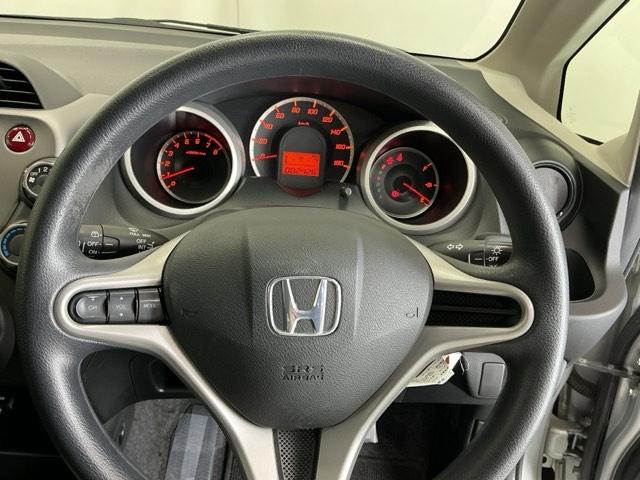 フィット Ｇ　Ｒカメラ　ＣＤ　ＥＴＣ　運転席／助手席エアバッグ　キーレスエントリーキー　ダブルエアバッグ　リアカメラ　メンテナンスノート　盗難防止システム　マニュアルエアコン　パワーステアリング　ＡＢＳ（19枚目）