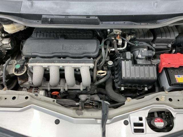 フィット Ｇ　Ｒカメラ　ＣＤ　ＥＴＣ　運転席／助手席エアバッグ　キーレスエントリーキー　ダブルエアバッグ　リアカメラ　メンテナンスノート　盗難防止システム　マニュアルエアコン　パワーステアリング　ＡＢＳ（24枚目）