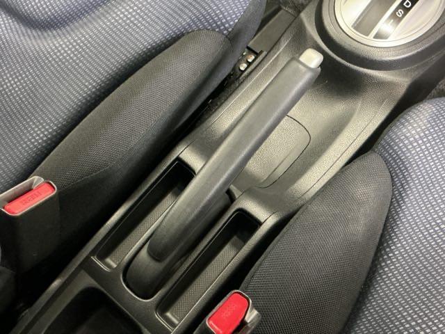 フィット Ｇ　Ｒカメラ　ＣＤ　ＥＴＣ　運転席／助手席エアバッグ　キーレスエントリーキー　ダブルエアバッグ　リアカメラ　メンテナンスノート　盗難防止システム　マニュアルエアコン　パワーステアリング　ＡＢＳ（43枚目）