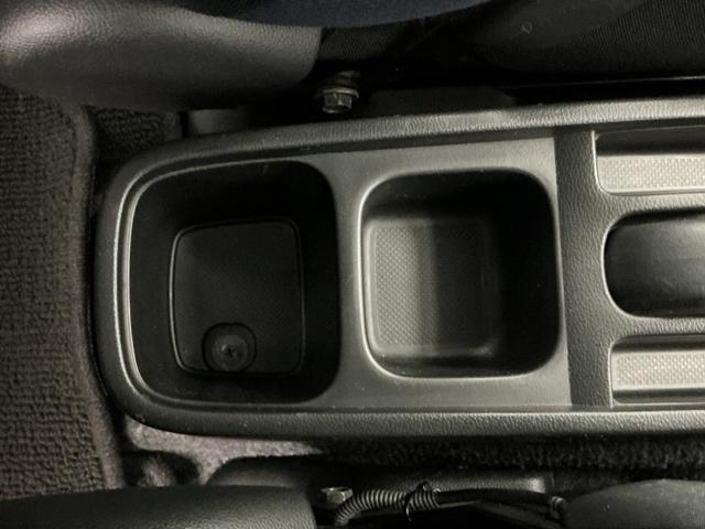 フィット Ｇ　Ｒカメラ　ＣＤ　ＥＴＣ　運転席／助手席エアバッグ　キーレスエントリーキー　ダブルエアバッグ　リアカメラ　メンテナンスノート　盗難防止システム　マニュアルエアコン　パワーステアリング　ＡＢＳ（44枚目）