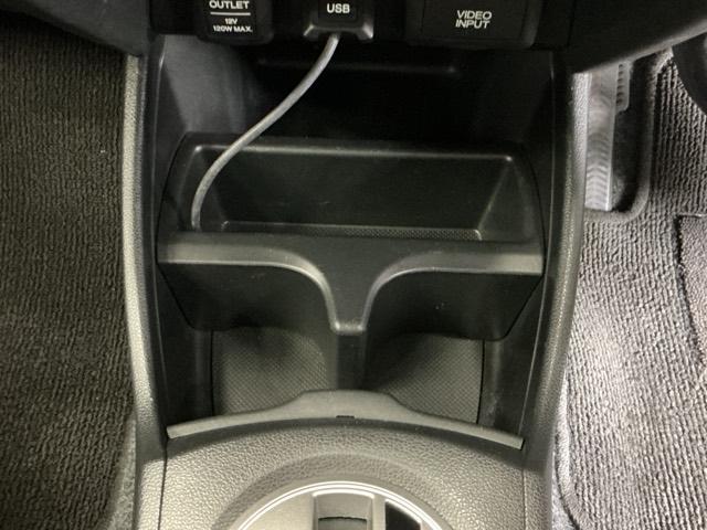 フィット Ｇ　Ｒカメラ　ＣＤ　ＥＴＣ　運転席／助手席エアバッグ　キーレスエントリーキー　ダブルエアバッグ　リアカメラ　メンテナンスノート　盗難防止システム　マニュアルエアコン　パワーステアリング　ＡＢＳ（48枚目）