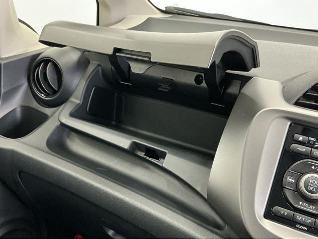 フィット Ｇ　Ｒカメラ　ＣＤ　ＥＴＣ　運転席／助手席エアバッグ　キーレスエントリーキー　ダブルエアバッグ　リアカメラ　メンテナンスノート　盗難防止システム　マニュアルエアコン　パワーステアリング　ＡＢＳ（57枚目）