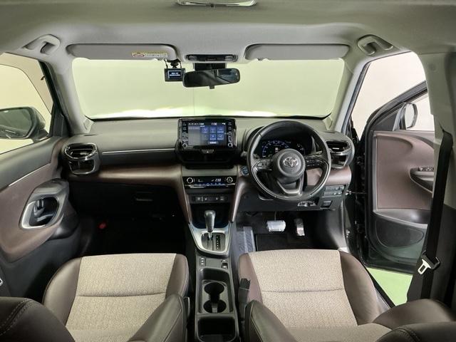 ヤリスクロス ハイブリッドＺ　Ｒカメラ　ナビ　ブルートゥース　ＥＴＣ　３６０カメラ　クリアランスソナ－　ＡＵＴＯライト　シートＨ　スマートエントリー　横滑り防止　点検記録簿　ＵＳＢ入力　ＬＥＤライト　クルーズＣ　助手席エアバッグ（2枚目）