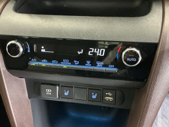 ヤリスクロス ハイブリッドＺ　Ｒカメラ　ナビ　ブルートゥース　ＥＴＣ　３６０カメラ　クリアランスソナ－　ＡＵＴＯライト　シートＨ　スマートエントリー　横滑り防止　点検記録簿　ＵＳＢ入力　ＬＥＤライト　クルーズＣ　助手席エアバッグ（15枚目）