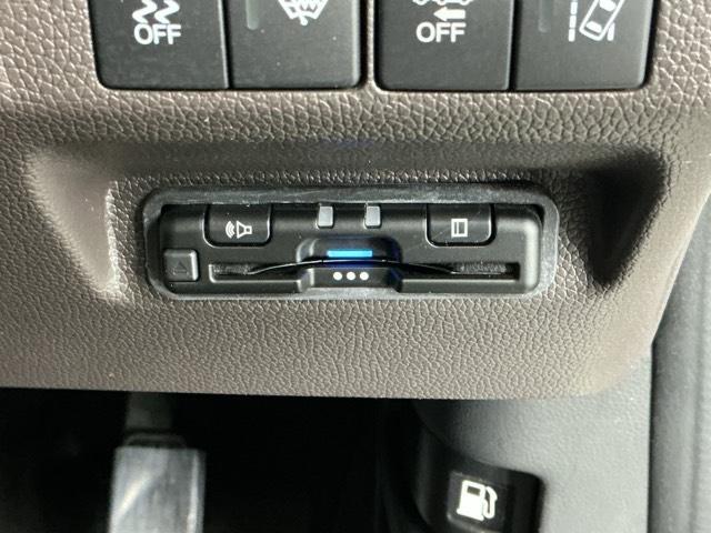 フリードハイブリッド ハイブリッド・Ｇ　ドラレコ　ナビ　Ｒカメラ　ブルートゥース　両側パワスラドア　ＥＴＣ車載器　クルーズコントロール　記録簿　スマートキープッシュスタート　ＡＡＣ　キーレス　ｉ－ＳＴＯＰ　シートヒータ　両席エアバック（15枚目）