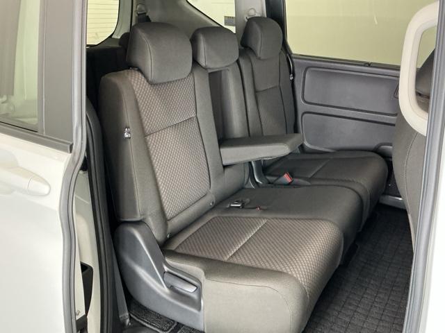 フリードハイブリッド ハイブリッド・Ｇ　ドラレコ　ナビ　Ｒカメラ　ブルートゥース　両側パワスラドア　ＥＴＣ車載器　クルーズコントロール　記録簿　スマートキープッシュスタート　ＡＡＣ　キーレス　ｉ－ＳＴＯＰ　シートヒータ　両席エアバック（23枚目）