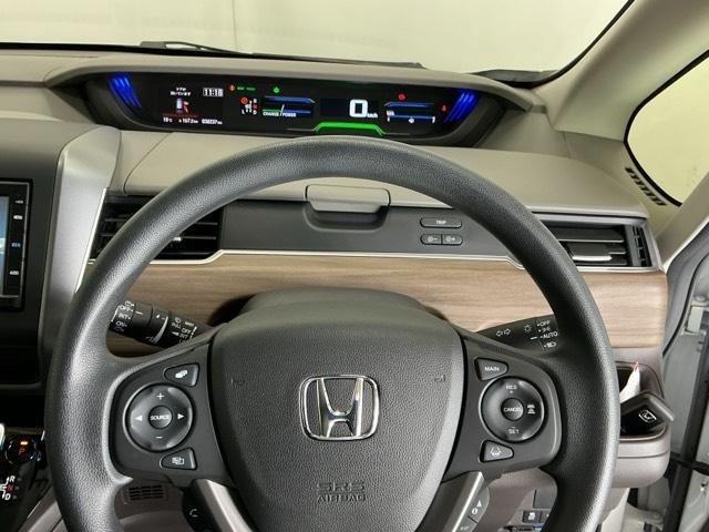 フリードハイブリッド ハイブリッド・Ｇ　ドラレコ　ナビ　Ｒカメラ　ブルートゥース　両側パワスラドア　ＥＴＣ車載器　クルーズコントロール　記録簿　スマートキープッシュスタート　ＡＡＣ　キーレス　ｉ－ＳＴＯＰ　シートヒータ　両席エアバック（25枚目）