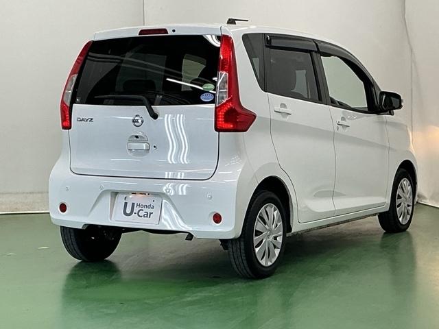 デイズ Ｘ　ナビ　Ｒカメラ　ブルートゥース　ＣＤ　ＥＴＣ　ＡＣ　両席エアバッグ　プッシュスタートスマートキー　ｉ－ｓｔｏｐ　横滑り防止　ＤＶＤ　ベンチシート　盗難防止システム　キーレスエントリー　ワンセグテレビ（8枚目）