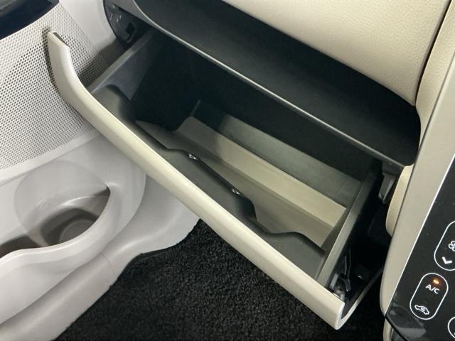 デイズ Ｘ　ナビ　Ｒカメラ　ブルートゥース　ＣＤ　ＥＴＣ　ＡＣ　両席エアバッグ　プッシュスタートスマートキー　ｉ－ｓｔｏｐ　横滑り防止　ＤＶＤ　ベンチシート　盗難防止システム　キーレスエントリー　ワンセグテレビ（42枚目）