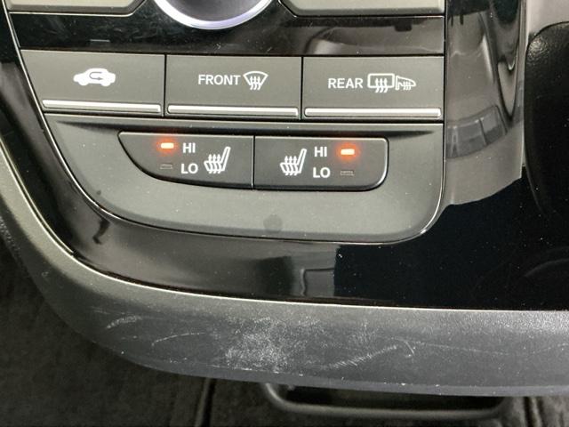 フリードハイブリッド ハイブリッド・Ｇブラックスタイル　ナビ　Ｒカメラ　後席モニター　フルセグ　衝突被害軽減ブレーキ　レーダークルコン　三列シート　レーンキープアシスト　Ｂカメラ　ＵＳＢポート　Ｂｌｕｅｔｏｏｔｈ接続　シートヒーター　ＬＥＤヘッドライト（14枚目）