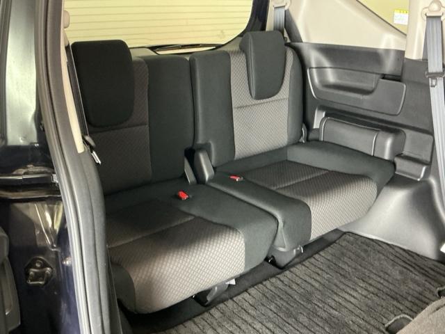 フリードハイブリッド ハイブリッド・Ｇブラックスタイル　ナビ　Ｒカメラ　後席モニター　フルセグ　衝突被害軽減ブレーキ　レーダークルコン　三列シート　レーンキープアシスト　Ｂカメラ　ＵＳＢポート　Ｂｌｕｅｔｏｏｔｈ接続　シートヒーター　ＬＥＤヘッドライト（22枚目）