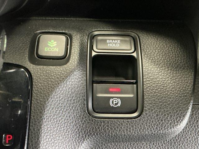 �p�[�L���O�u���[�L�̓X�}�[�g�ȓd�q���䎮�ƍ��킹�ďa�؎����Ƀu���[�L�y�_�����瑫�𗣂��Ă���ԏ�Ԃ�ێ����Ă����I�[�g�u���[�L�z�[���h�@�\�ŉ^�]���y�ɂȂ�܂��B�X�^�[�g�̓A�N�Z���y�_���𓥂ނ���