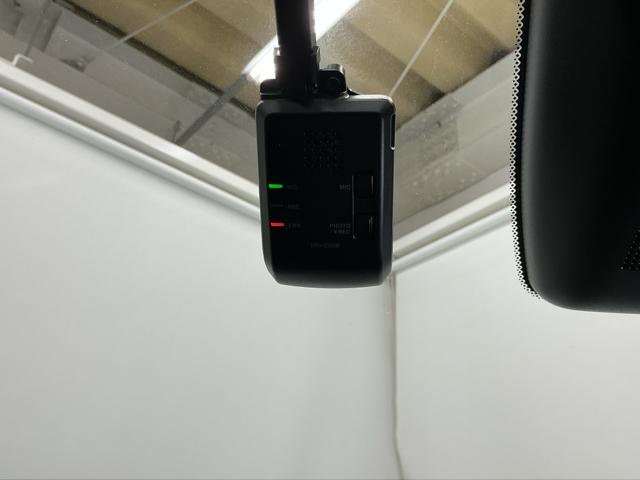 �܂����I�̎��̂��߂Ƀh���C�u���R�[�_�[�������Ă��܂��B�Փ˂����m����ƈ�莞�ԉ摜�������ۑ��ł���̂ň��S�ł�