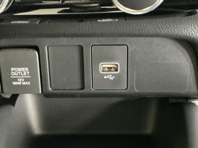 �t�r�a���͒[�q���Ă܂��B�t�r�a��������ڑ����ĉ��y�t�@�C���A�摜�t�@�C���A����t�@�C���Ȃǂ��i�r��ʂŊy���߂܂��@���ꕔ�̃f�B�X�v���C�I�[�f�B�I�A�b�c�`���[�i�[�̏ꍇ�͉��y�t�@�C���݂̂ƂȂ�܂�