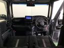 パーキングブレーキはフット式なので運転席と助手席の間はすっきり、移動も楽々です。さっと手が届く位置にＡＴセレクトレバーやエアコンスイッチなどがあり操作性に優れています