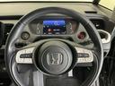 ステアリング右手側に安全運転支援機能のホンダセンシングをコントロールするスイッチ、左手側にオーディオ関連のコントロールスイッチを配置、視線を逸らすことなく運転に集中できます