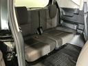 １列目から３列目まで広々大空間です。３列目シートは荷物が多い時や不要な時はアレンジして荷室として使用することが可能で便利に使えます