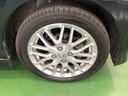 純正アルミホイールです。足元が引き立つので、車全体のイメージがアップしますよ！