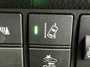 路外逸脱抑制機能は車が車線からはみ出しそうなときに車線内に戻すようにドライバーへお知らせします