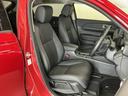フロントは運転席と助手席が別々の広々としたセパレートシート、運転席は高さを調整できるハイトアジャスター付きでちょうどいいドライビングポジションに調整できます