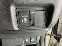 パワースライドドアの開閉はスマートキーのリモコンやドアノブは勿論、運転席側のスイッチ操作でも開閉ができ、安全・簡単です