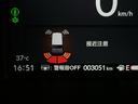 パーキングセンサーシステムは走行中に障害物が迫ると音と表示でお知らせ、低速走行時時の安心感を高めます