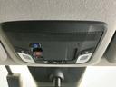 【SOSボタン】体調が悪くなったときや、事故に遭遇したとき、あおり運転にあっている時など、緊急時にボタンを押すと緊急サポートセンターにつながり、オペレーターが警察・救急への取次ぎを行います。