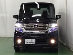 ディスチャージヘッドライト【ＨＩＤ】を装備していますのでとても明るく、夜間の走行や雨の日も安全・安心です。オートライトコントロール付きで周囲の明るさに応じて自動で点灯・消灯します。 6