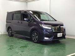 大きく開くスライドドアで狭い場所でも隣を気にすることなく楽に乗り降りできます 7