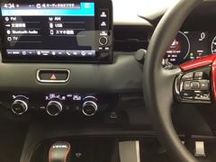 ホンダ純正メモリーナビ搭載なので、遠方へのドライブもお任せ下さい！ステアリング左手側にオーディオ関連のコントロールスイッチを配置しています。操作時は視線を逸らすことなく運転に集中できます 3