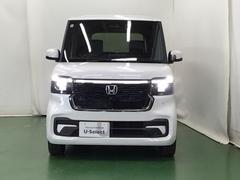 ＬＥＤヘッドライトを装備しています。ＬＥＤヘッドライトはとても明るく、雨の日や夜間走行も安全・安心です。オートライトコントロール付きで周囲の明るさに応じて自動で点灯・消灯します 6