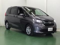 大きく開くスライドドアで狭い場所でも隣を気にすることなく楽に乗り降りできます 7