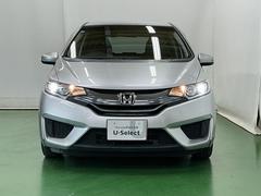 ＬＥＤヘッドライトを装備しています。ＬＥＤヘッドライトはとても明るく、雨の日や夜間走行も安全・安心です。オートライトコントロール付きで周囲の明るさに応じて自動で点灯・消灯します 6